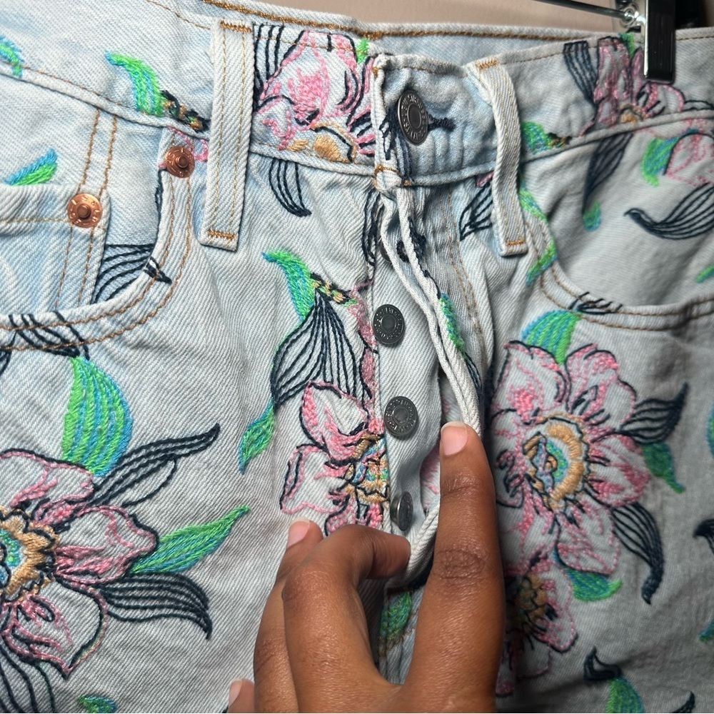 Levi’s 501 Button Fly Floral Garden Print Denim Shorts Size 26 - Picture 9 of 16